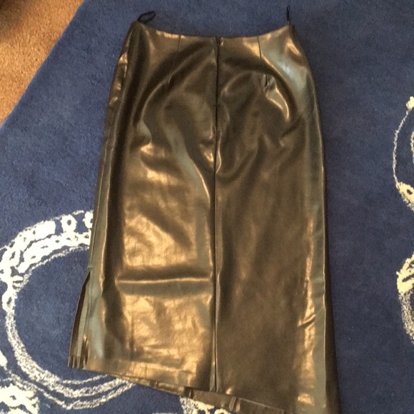 BLACK Lynn Cantin for Poems Faux leather skirt asymmetric hem. Fully lined. - Picture 4 of 8